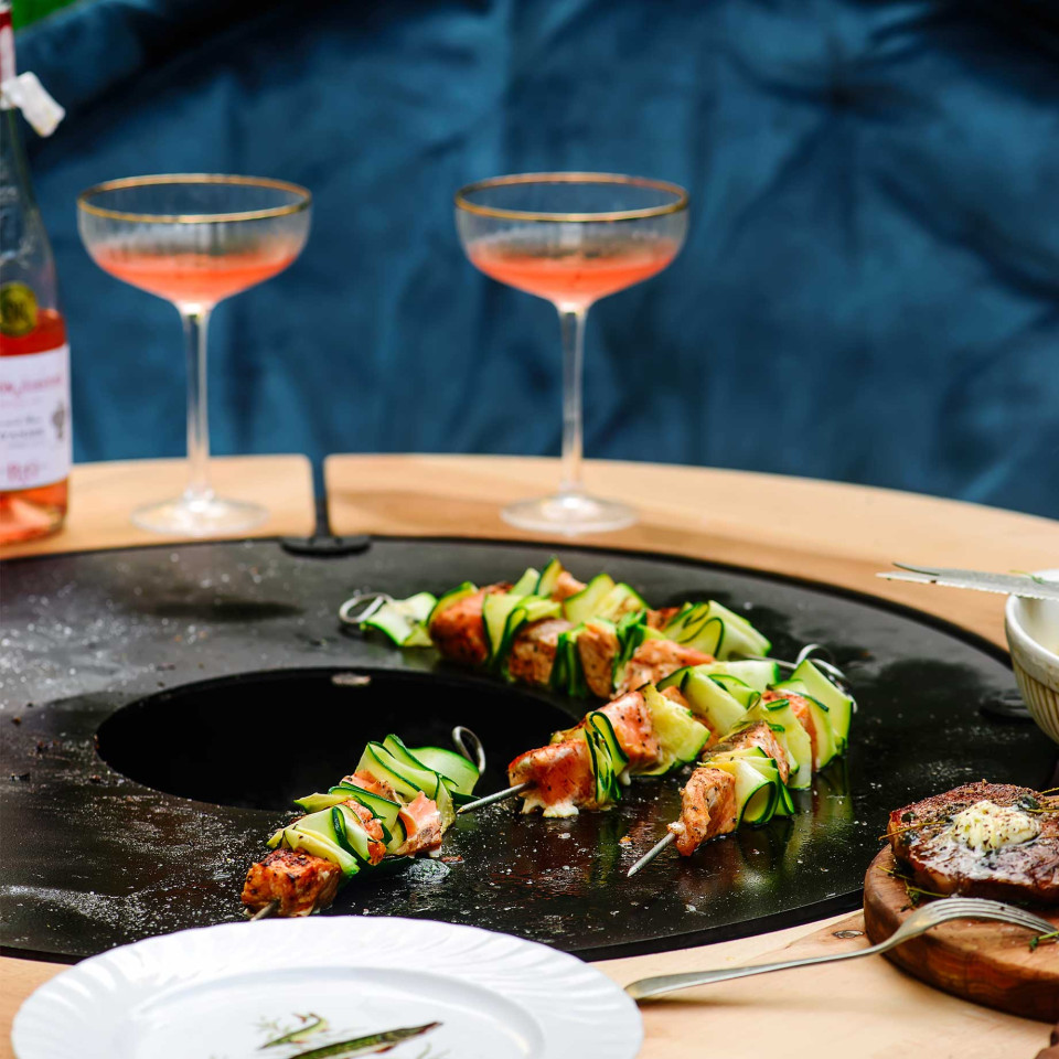 Кебаб из лосося с цуккини на гриль-мангале UNO