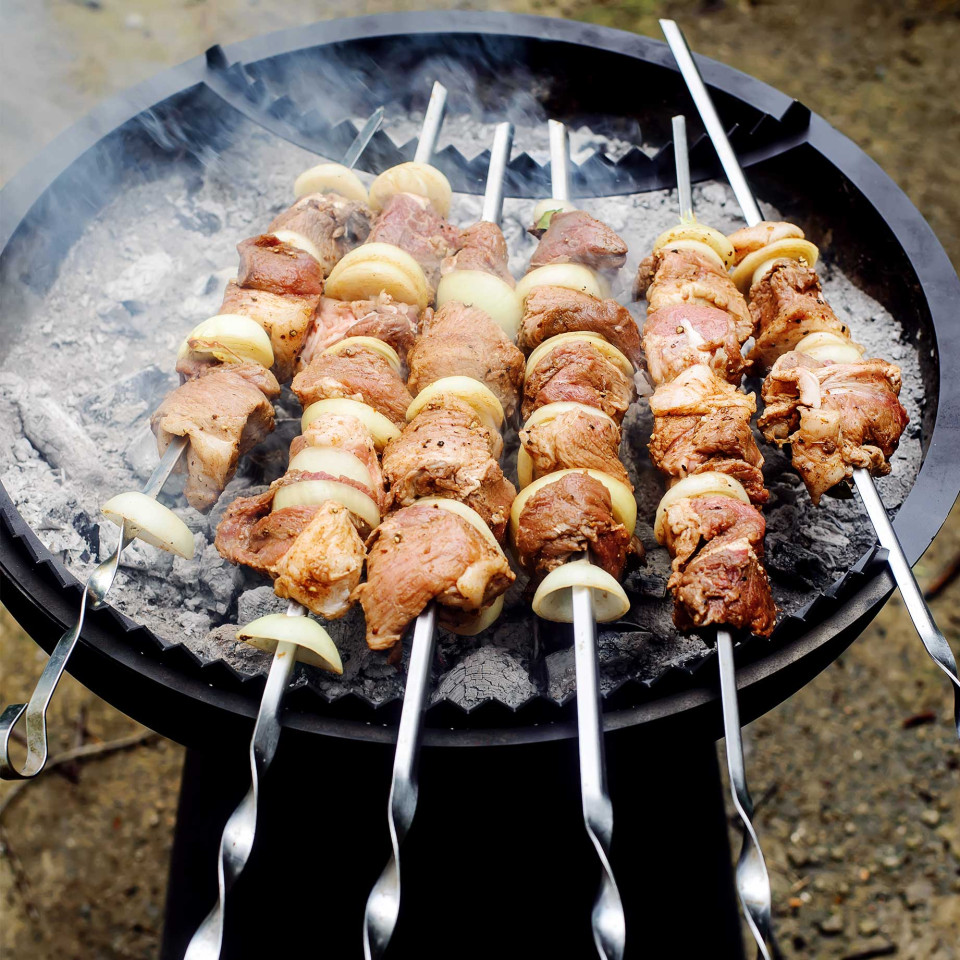 Шашлык на универсальном уличном гриль мангале UNO