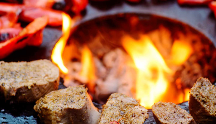 Язик з овочами на грилі